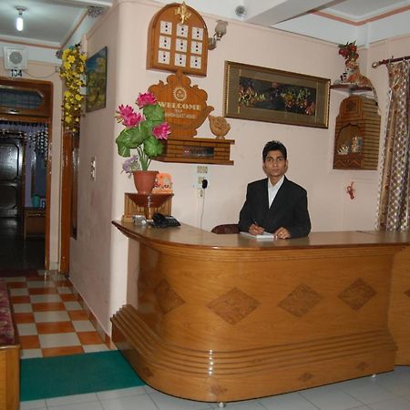 Hotel Ashish Inn Kandāghāt Kültér fotó