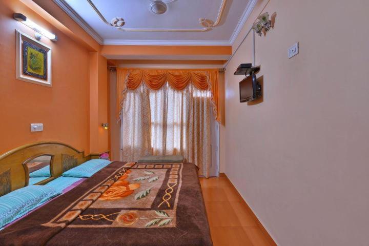 Hotel Ashish Inn Kandāghāt Kültér fotó