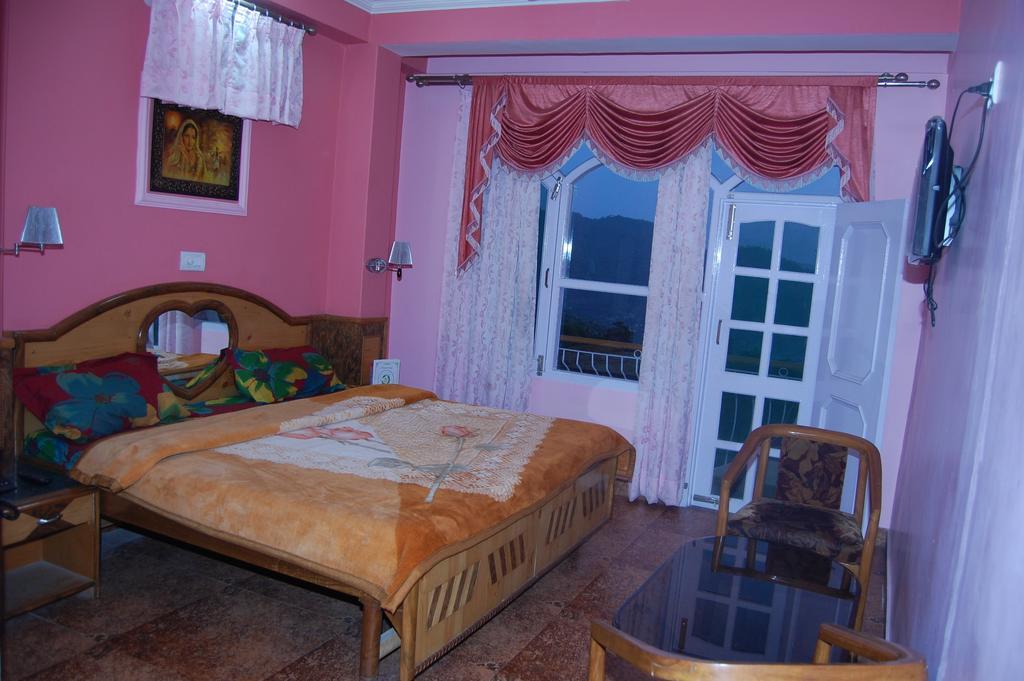 Hotel Ashish Inn Kandāghāt Szoba fotó