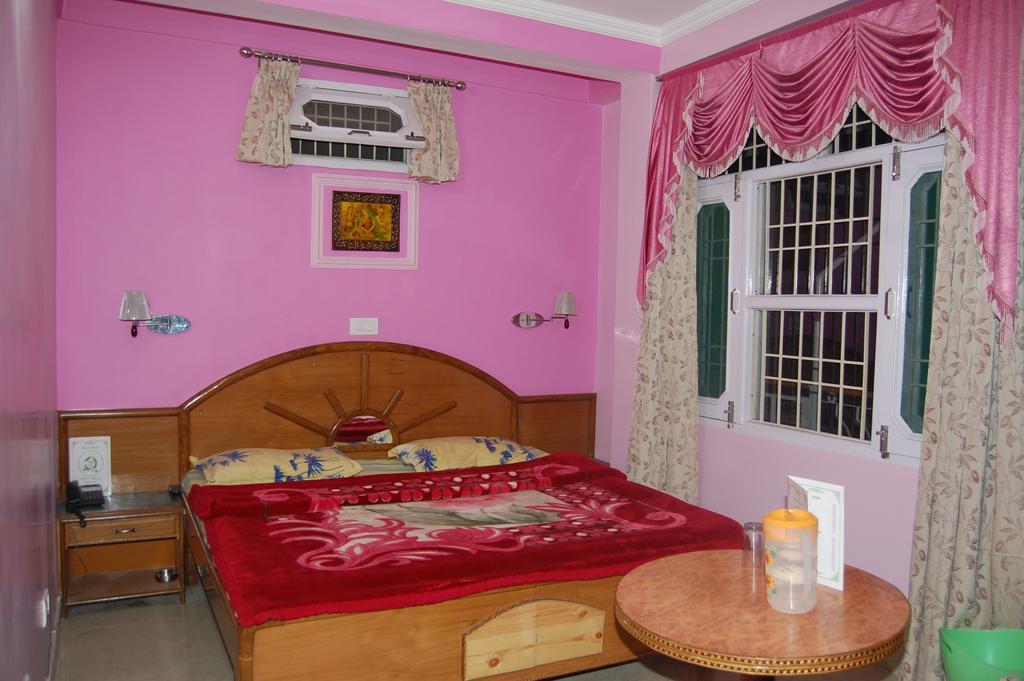 Hotel Ashish Inn Kandāghāt Szoba fotó