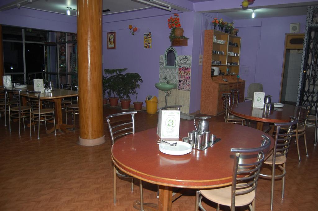 Hotel Ashish Inn Kandāghāt Kültér fotó