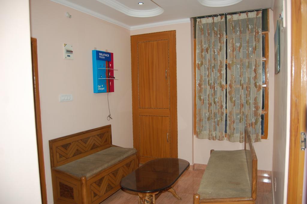Hotel Ashish Inn Kandāghāt Kültér fotó